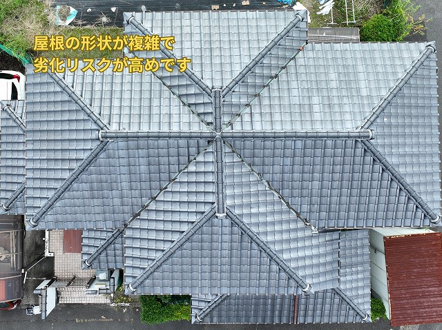 可児市で雨漏りが心配な瓦屋根を調査｜谷板金の劣化で葺き替えをご提案