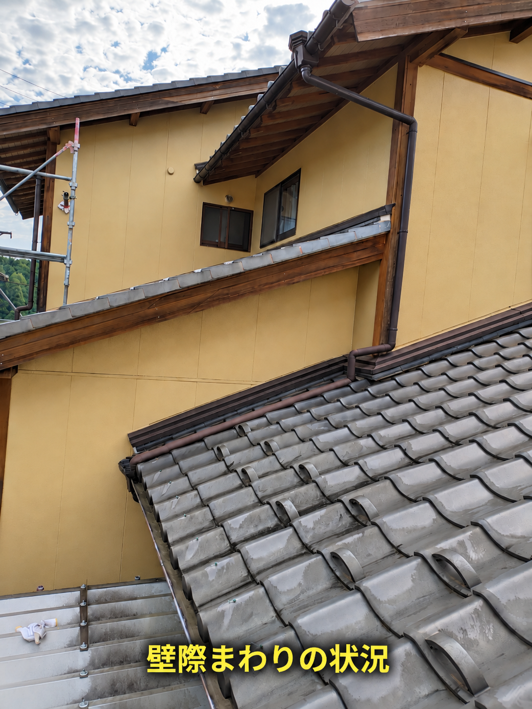 加茂郡坂祝町で雨樋の傷みが気になる方へ｜瓦屋根の軒先や屋根端部を現地調査