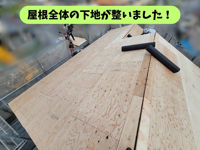 可児郡御嵩町の住宅で12mmコンパネを施工した屋根全体の様子