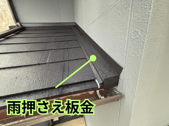 名古屋市にて1階玄関屋根の平が完了した様子