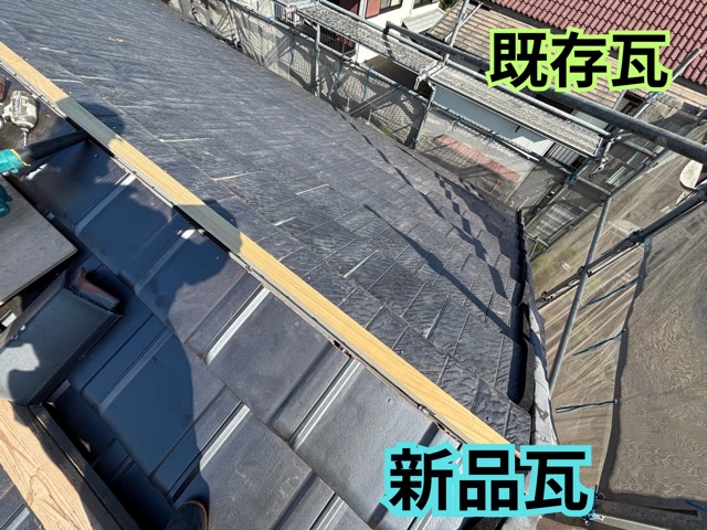 多治見市脇之島町にて新品瓦を施工している様子