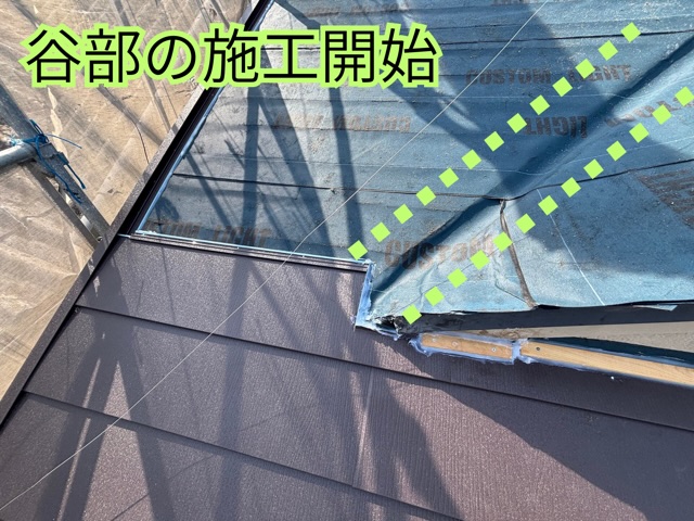 春日井市にて屋根リフォーム！雨漏れを防ぐ谷部施工とスーパーガルテクト本体工事