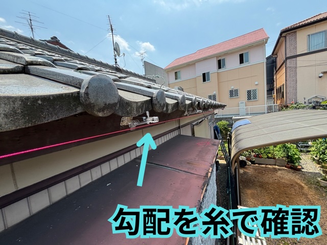 豊田市・新しい雨樋を取り付けている様子