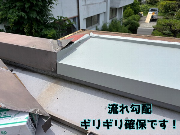 これは盲点！？各務原市三ツ池町で玄関屋根の逆勾配トラブルを改善！板金でよみがえる美しさ！