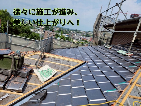 多治見市京町 職人さんによって手際よく瓦が並んでいきます！美しいラインです