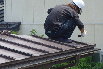 瓦棒葺きトタン屋根作業